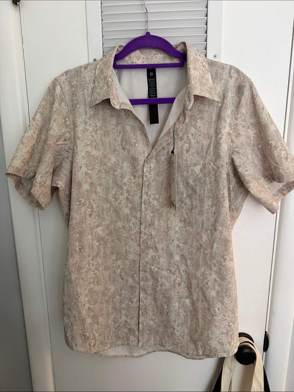 lululemon athletica Beige Floral Short-Sleeve Button-Down Shirt